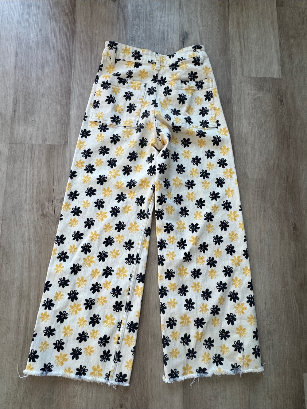 Zara The Marine Straight Jean in Daisy Print Size 8 - Picture 9 of 10
